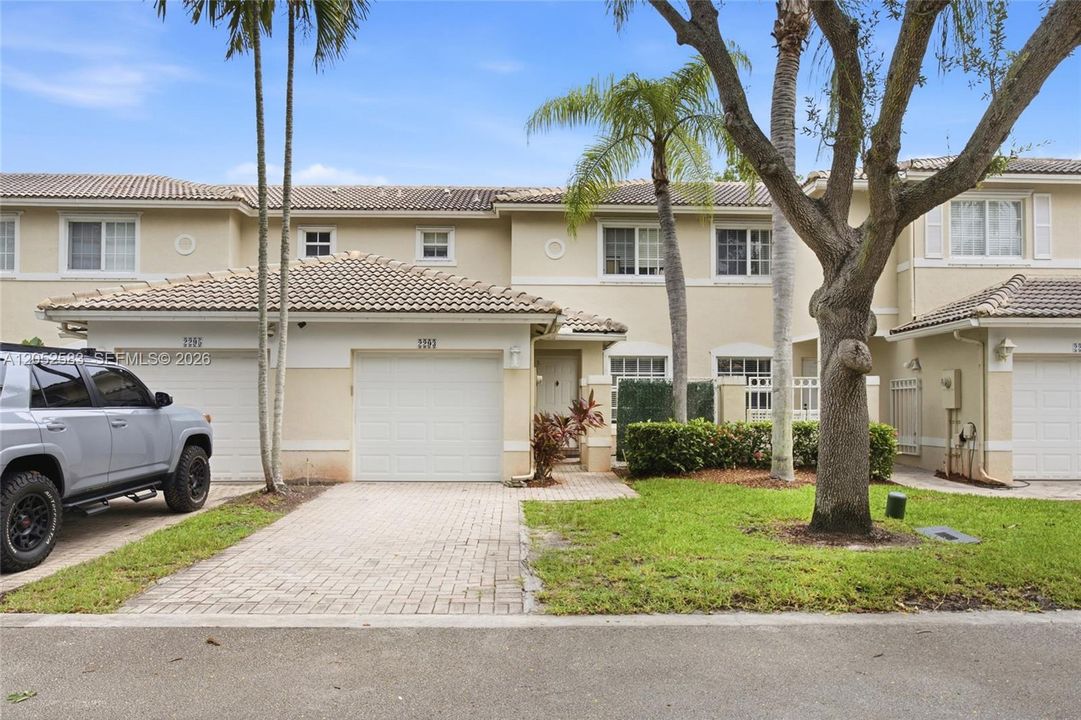 For Rent: $2,800 (2 beds, 2 baths, 1123 Square Feet)
