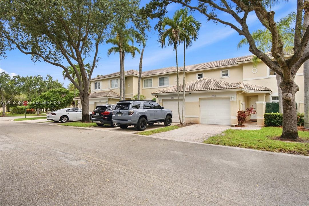 For Rent: $2,800 (2 beds, 2 baths, 1123 Square Feet)