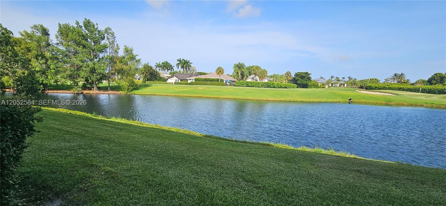 For Rent: $2,750 (1 beds, 1 baths, 1177 Square Feet)