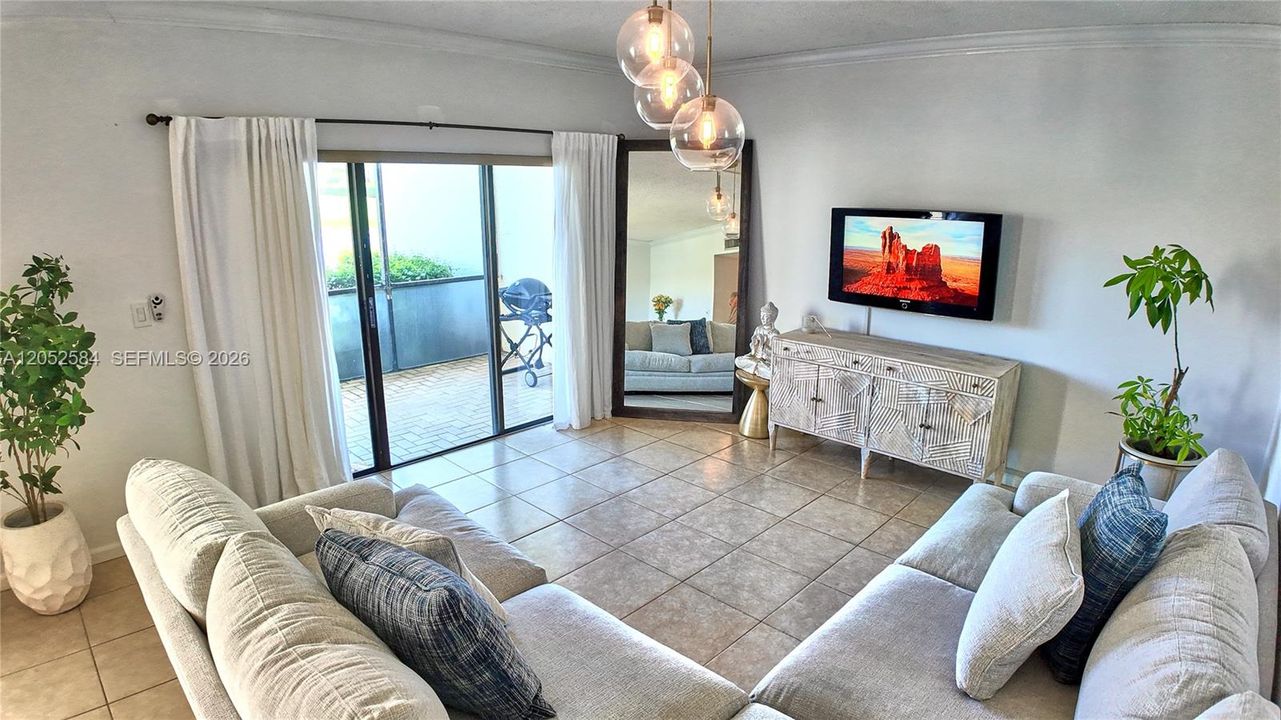 For Rent: $2,750 (1 beds, 1 baths, 1177 Square Feet)