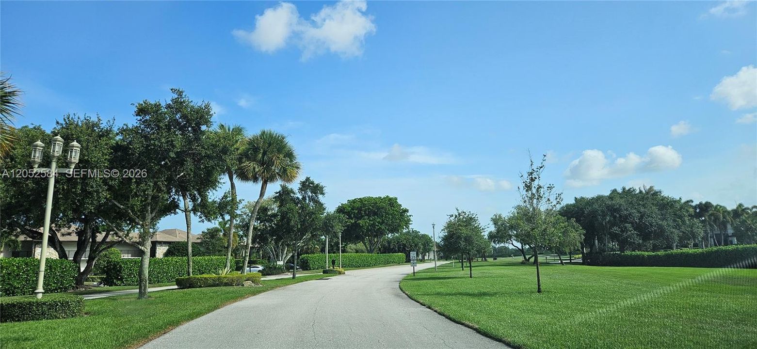 For Rent: $2,750 (1 beds, 1 baths, 1177 Square Feet)