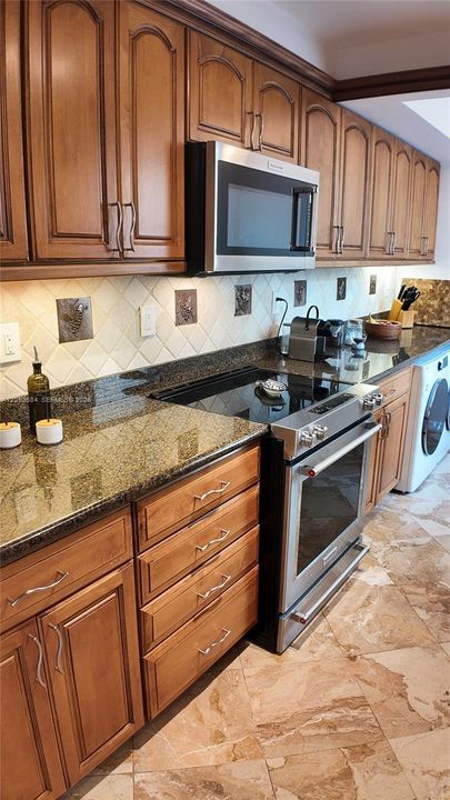 For Rent: $2,750 (1 beds, 1 baths, 1177 Square Feet)