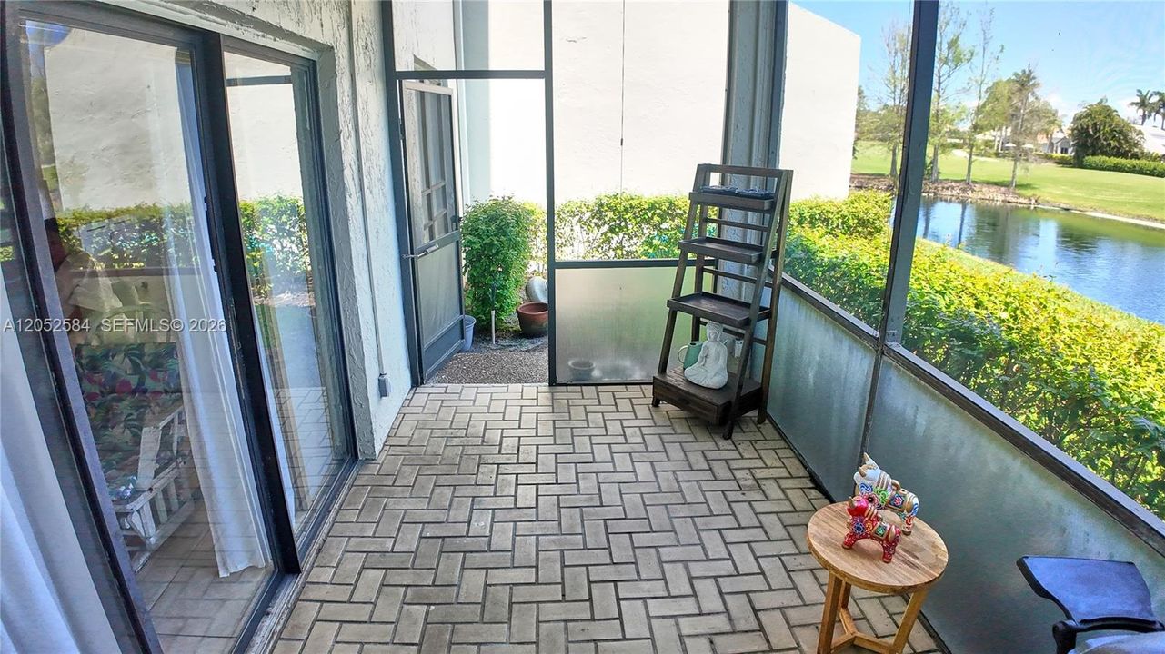 For Rent: $2,750 (1 beds, 1 baths, 1177 Square Feet)