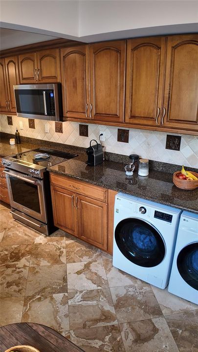 For Rent: $2,750 (1 beds, 1 baths, 1177 Square Feet)
