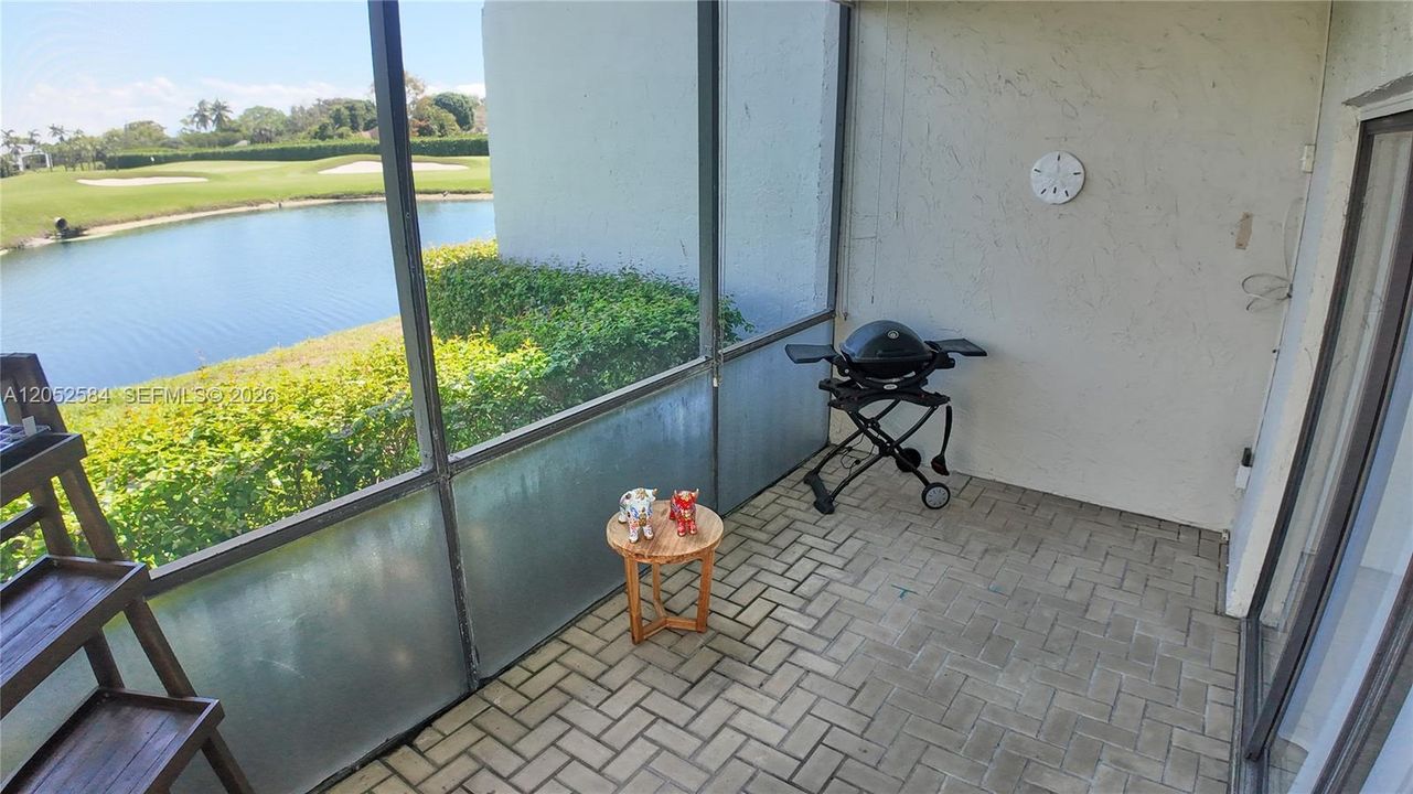 For Rent: $2,750 (1 beds, 1 baths, 1177 Square Feet)