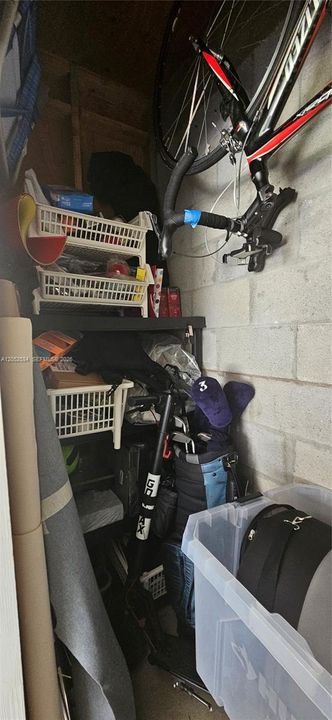 For Rent: $2,750 (1 beds, 1 baths, 1177 Square Feet)