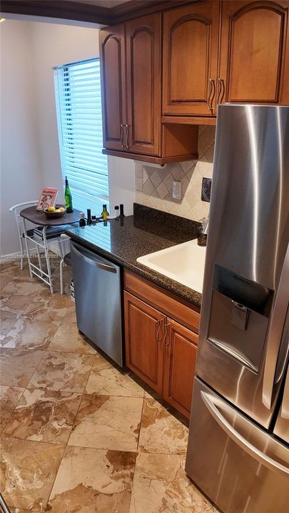 For Rent: $2,750 (1 beds, 1 baths, 1177 Square Feet)