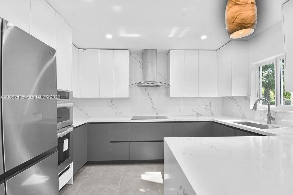 For Rent: $4,900 (3 beds, 3 baths, 1359 Square Feet)