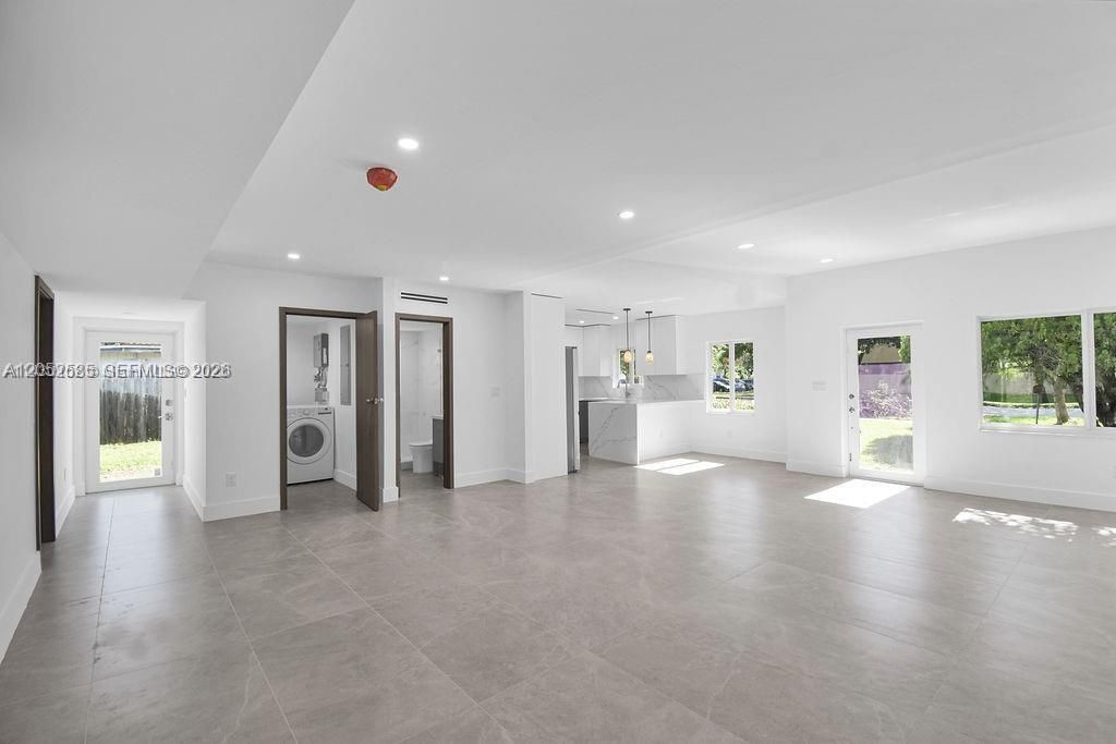 For Rent: $4,900 (3 beds, 3 baths, 1359 Square Feet)