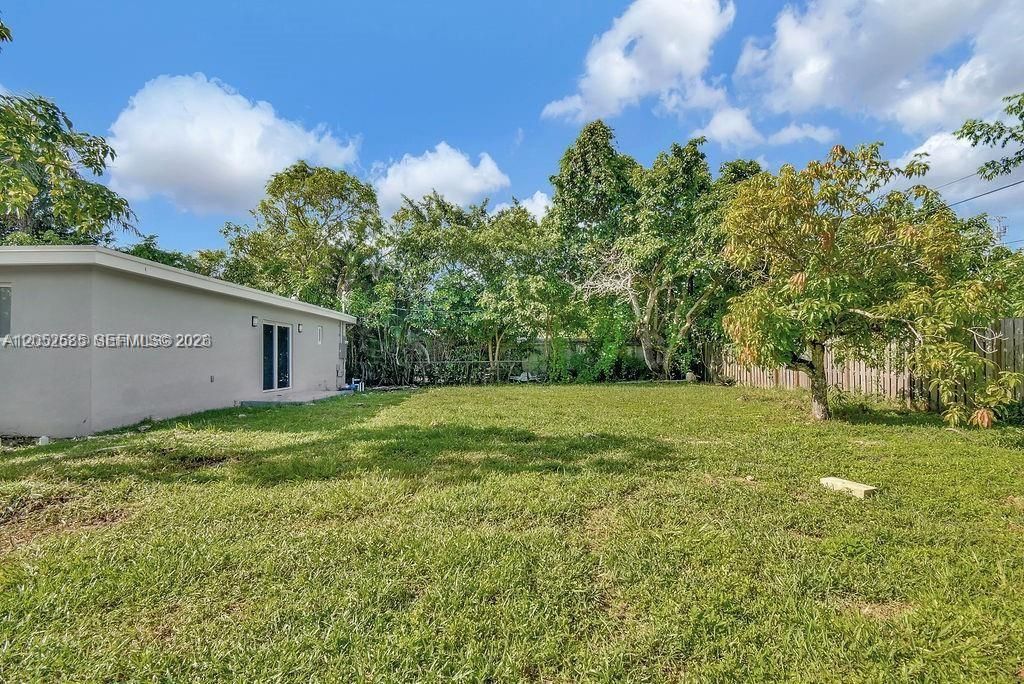 For Rent: $4,900 (3 beds, 3 baths, 1359 Square Feet)
