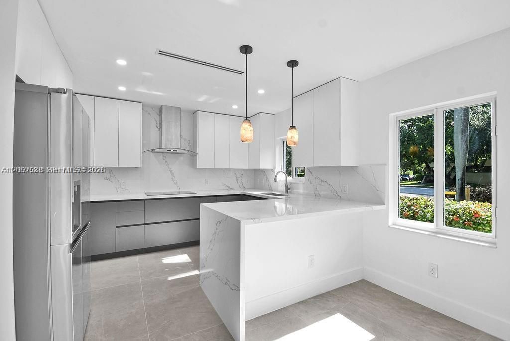 For Rent: $4,900 (3 beds, 3 baths, 1359 Square Feet)