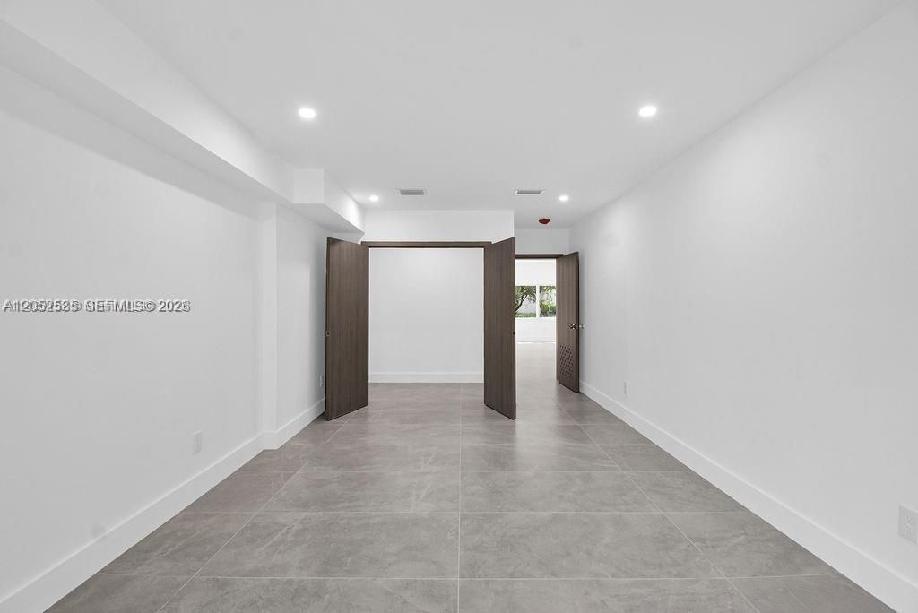 For Rent: $4,900 (3 beds, 3 baths, 1359 Square Feet)