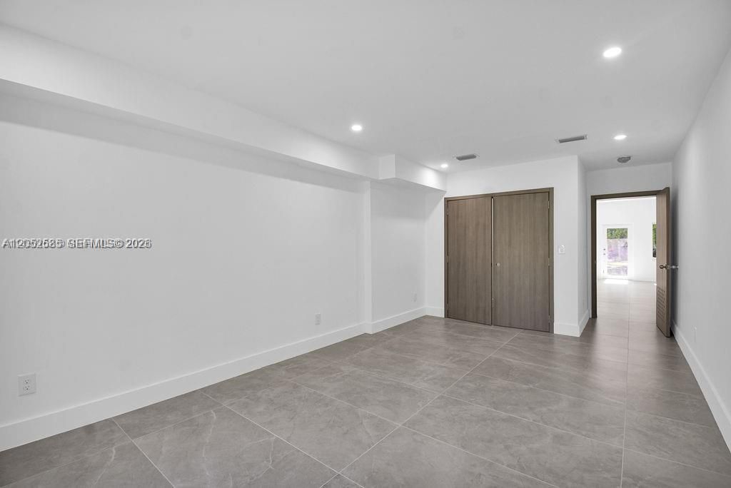 For Rent: $4,900 (3 beds, 3 baths, 1359 Square Feet)