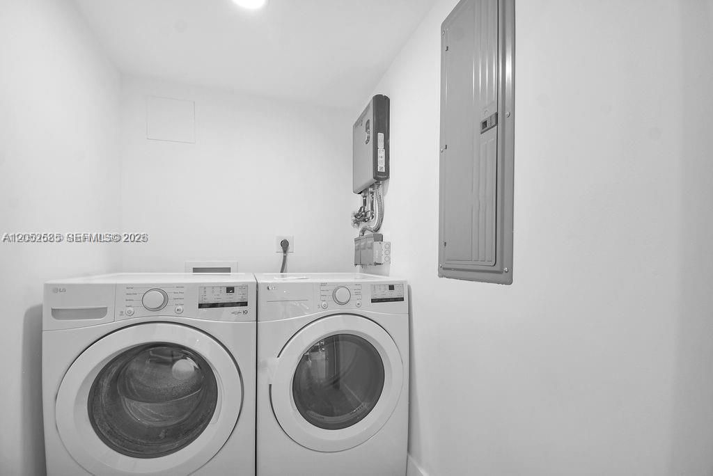 For Rent: $4,900 (3 beds, 3 baths, 1359 Square Feet)