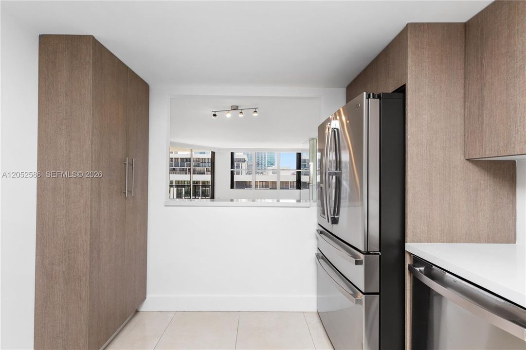 For Rent: $2,900 (1 beds, 1 baths, 1064 Square Feet)