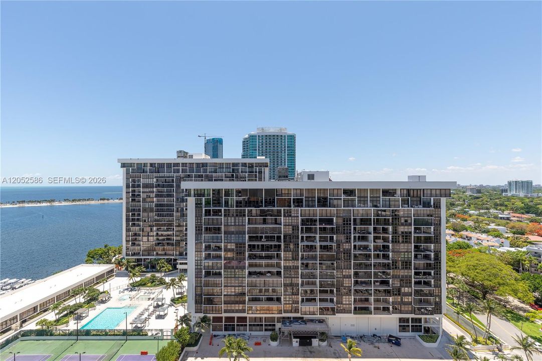 For Rent: $2,900 (1 beds, 1 baths, 1064 Square Feet)