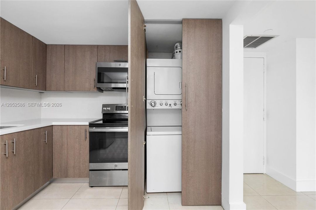 For Rent: $2,900 (1 beds, 1 baths, 1064 Square Feet)
