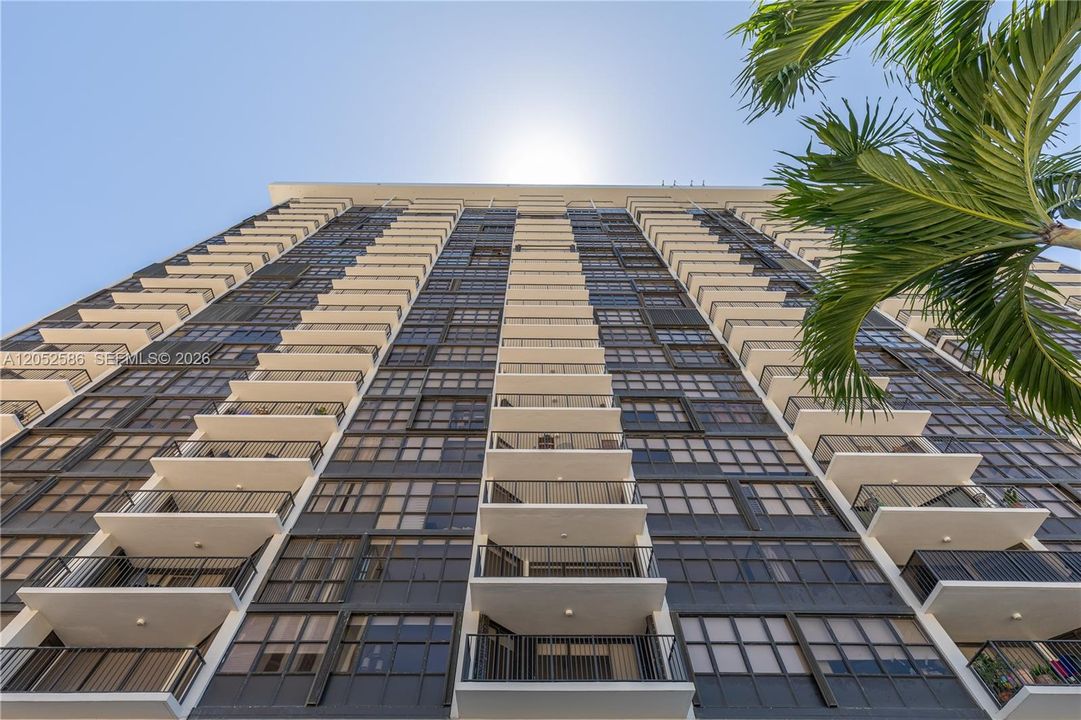 For Rent: $2,900 (1 beds, 1 baths, 1064 Square Feet)