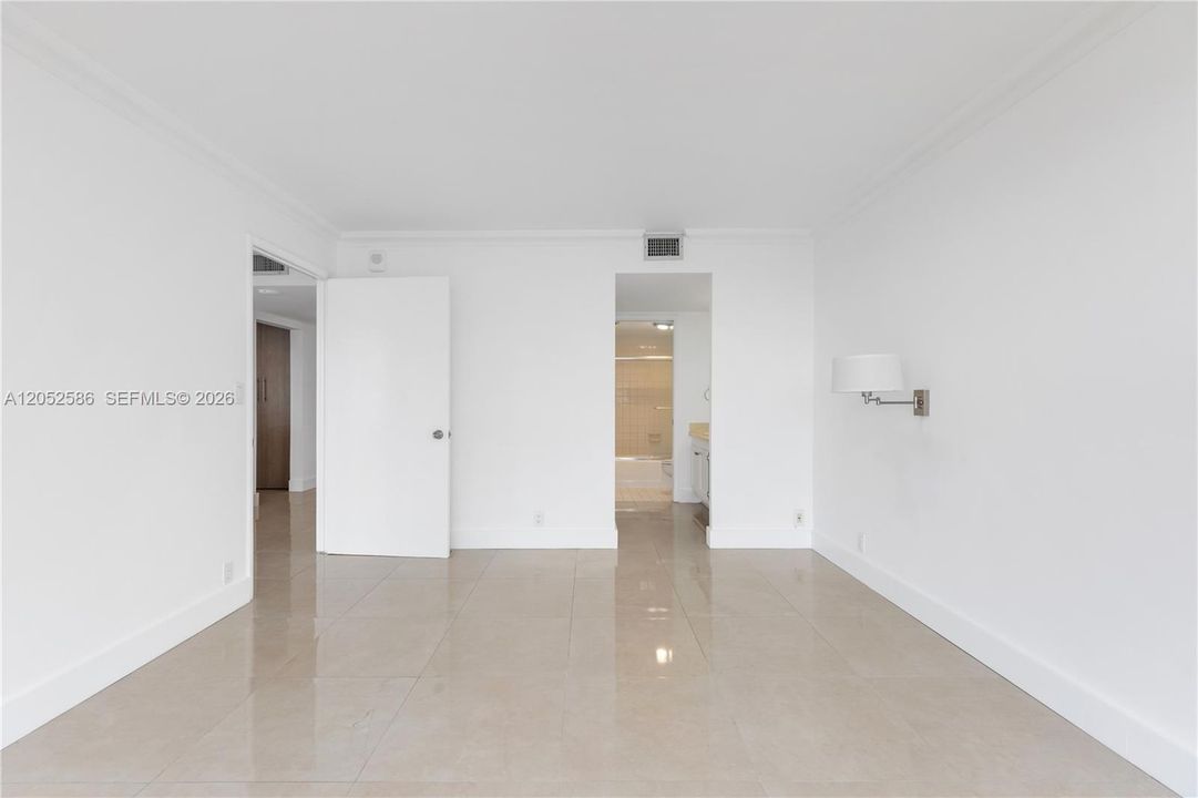 For Rent: $2,900 (1 beds, 1 baths, 1064 Square Feet)
