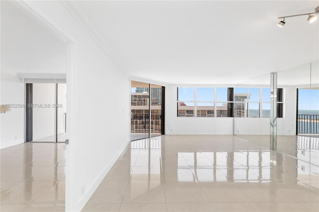 For Rent: $2,900 (1 beds, 1 baths, 1064 Square Feet)