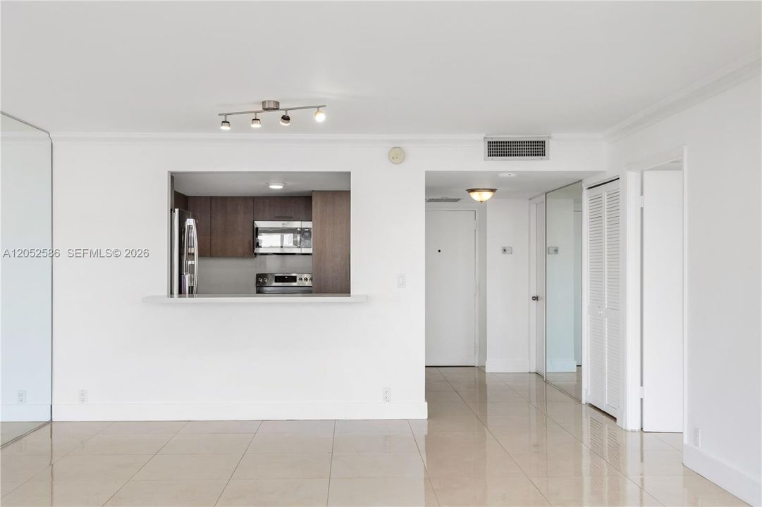 For Rent: $2,900 (1 beds, 1 baths, 1064 Square Feet)
