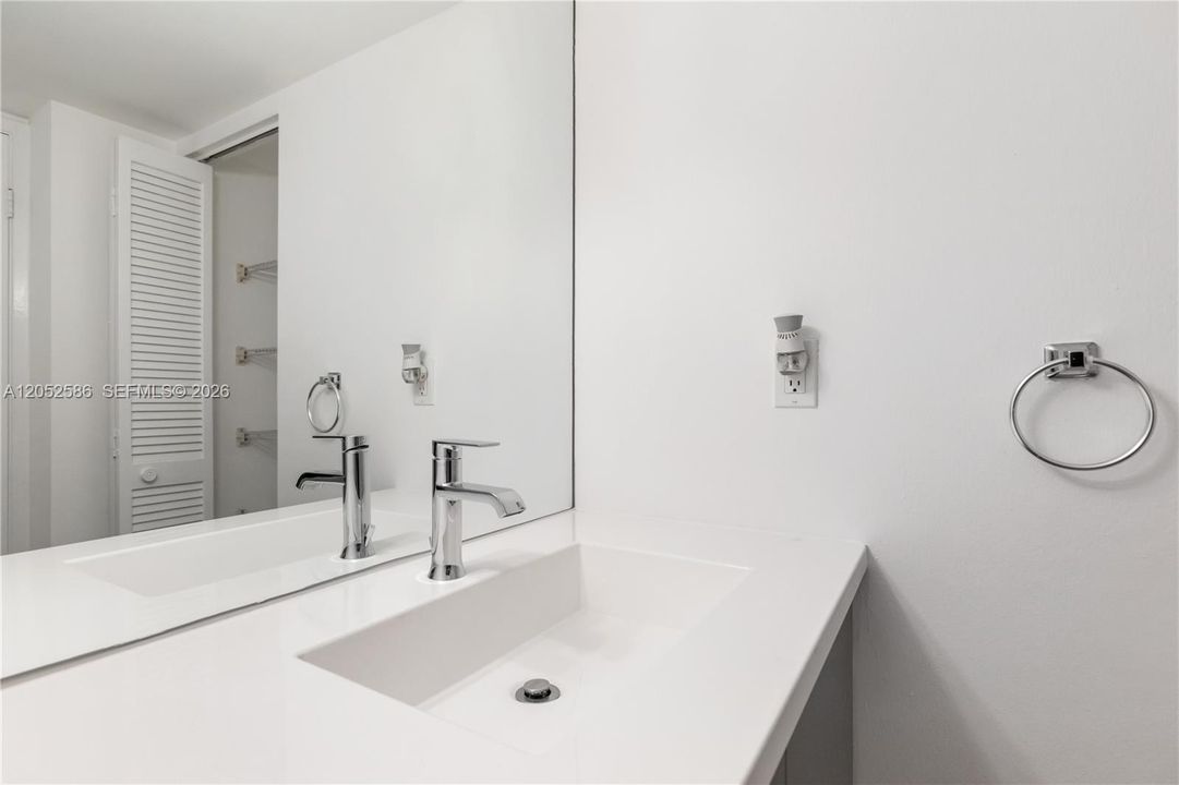 For Rent: $2,900 (1 beds, 1 baths, 1064 Square Feet)