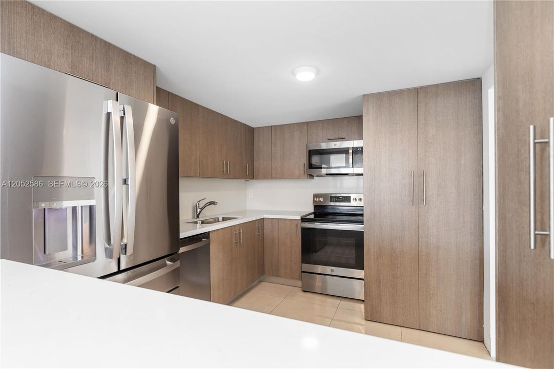 For Rent: $2,900 (1 beds, 1 baths, 1064 Square Feet)