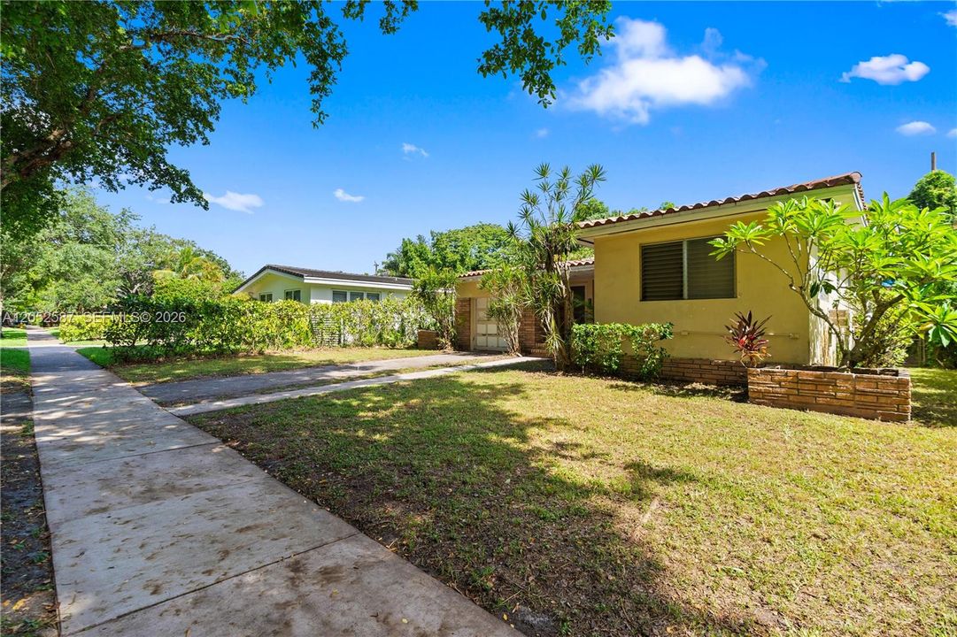 En Venta: $999,900 (3 camas, 2 baños, 1454 Pies cuadrados)