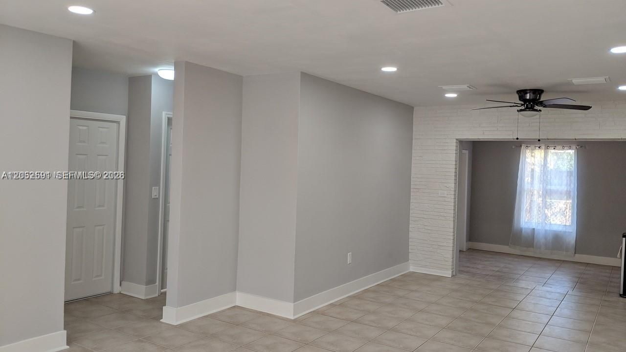 For Sale: $545,000 (3 beds, 2 baths, 1410 Square Feet)