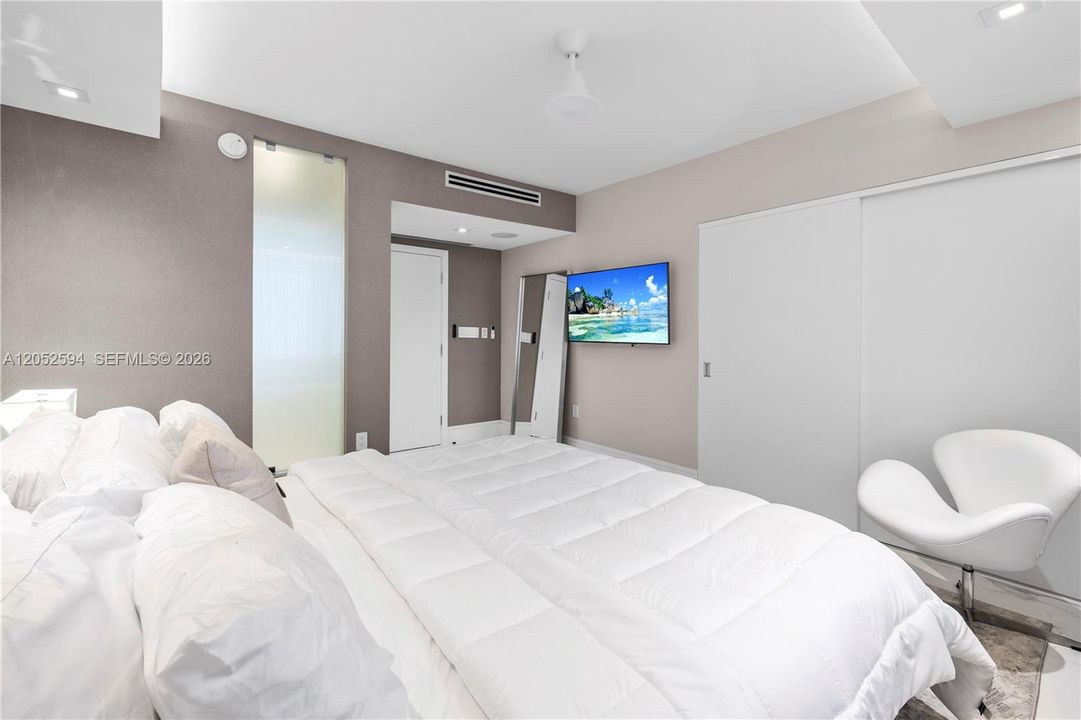 For Rent: $3,750 (2 beds, 2 baths, 760 Square Feet)