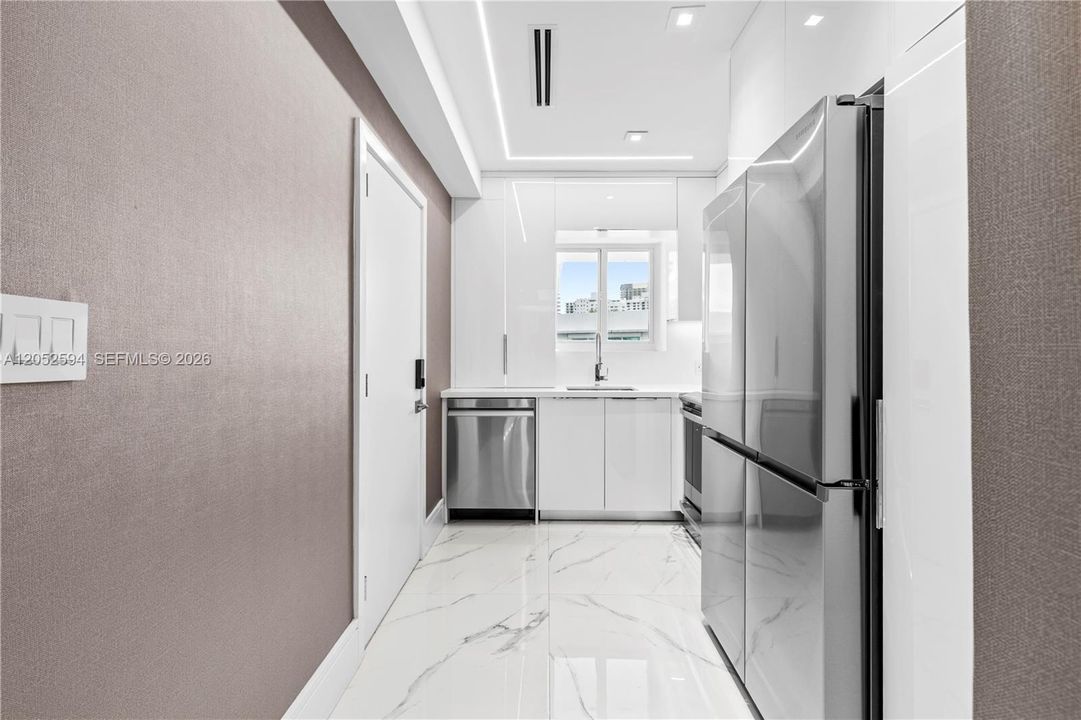 For Rent: $3,750 (2 beds, 2 baths, 760 Square Feet)