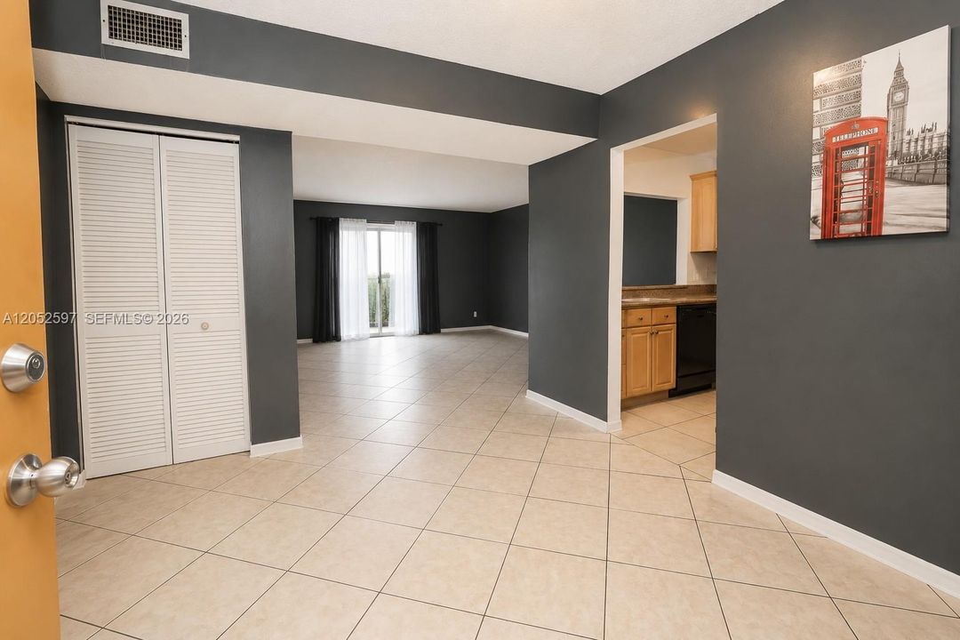 For Rent: $1,850 (2 beds, 2 baths, 1220 Square Feet)