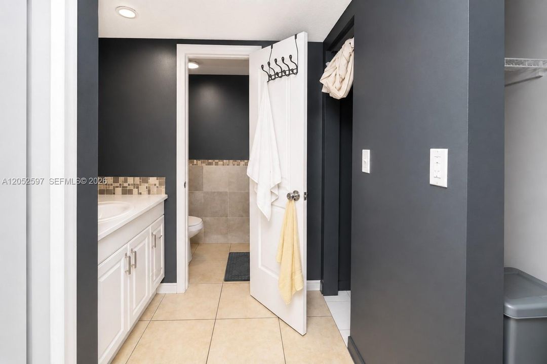 For Rent: $1,850 (2 beds, 2 baths, 1220 Square Feet)