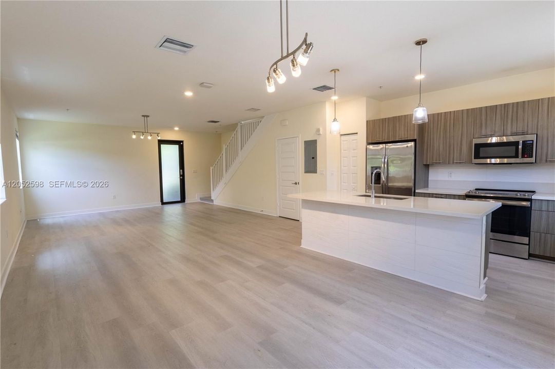 For Sale: $548,000 (3 beds, 2 baths, 1429 Square Feet)