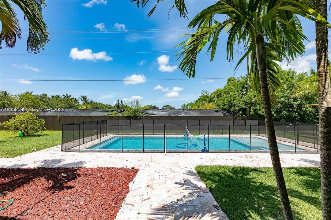 En Venta: $1,340,000 (4 camas, 2 baños, 2576 Pies cuadrados)