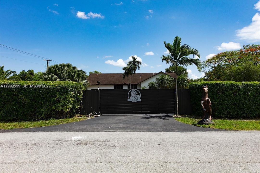 En Venta: $1,340,000 (4 camas, 2 baños, 2576 Pies cuadrados)