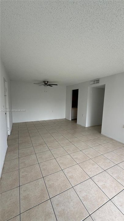 В аренду: $1,675 (2 спален, 1 ванн, 708 Квадратных фут)