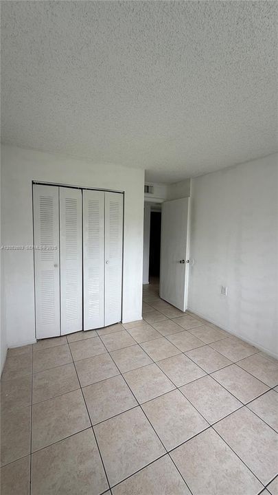 В аренду: $1,675 (2 спален, 1 ванн, 708 Квадратных фут)