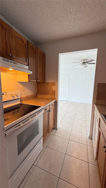 В аренду: $1,675 (2 спален, 1 ванн, 708 Квадратных фут)