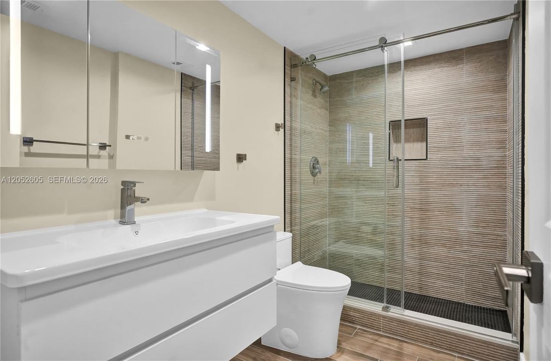 En Venta: $239,000 (2 camas, 2 baños, 1100 Pies cuadrados)