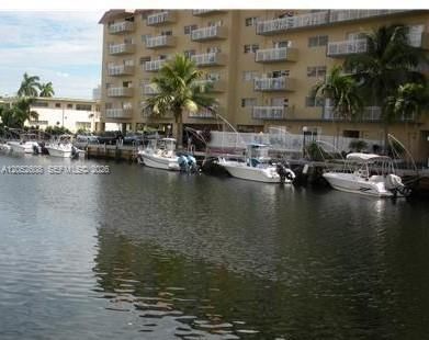 For Rent: $2,000 (2 beds, 1 baths, 841 Square Feet)