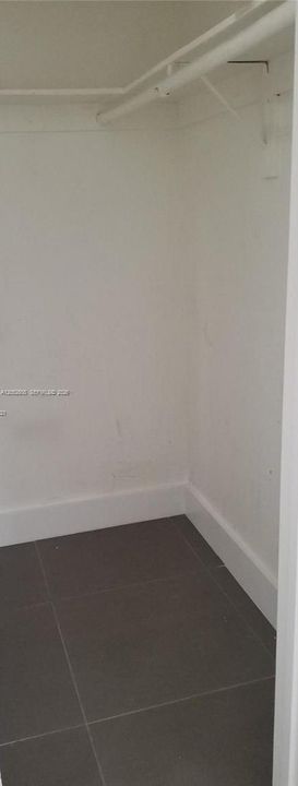 For Rent: $2,000 (2 beds, 1 baths, 841 Square Feet)