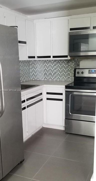 For Rent: $2,000 (2 beds, 1 baths, 841 Square Feet)