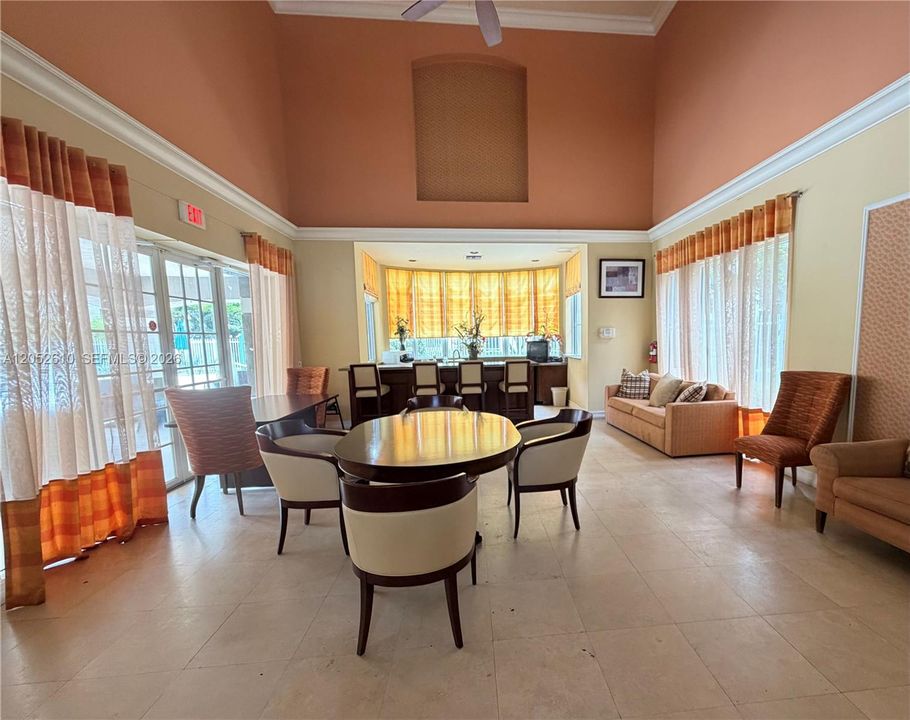 Activo con contrato: $234,000 (2 camas, 2 baños, 820 Pies cuadrados)