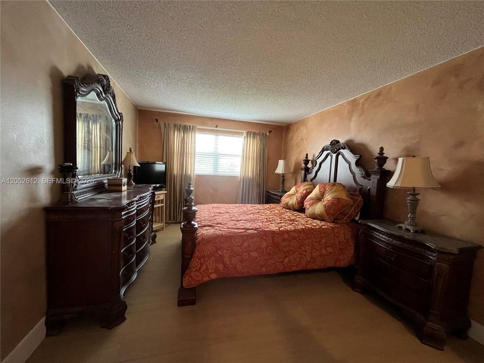 For Rent: $1,400 (1 beds, 1 baths, 640 Square Feet)