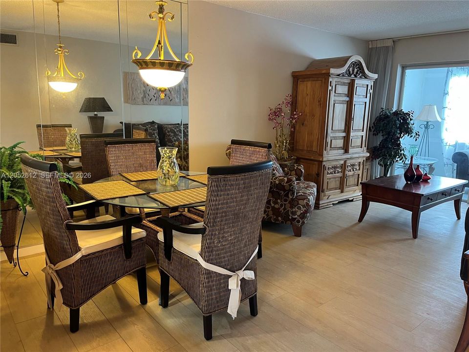 For Rent: $1,400 (1 beds, 1 baths, 640 Square Feet)