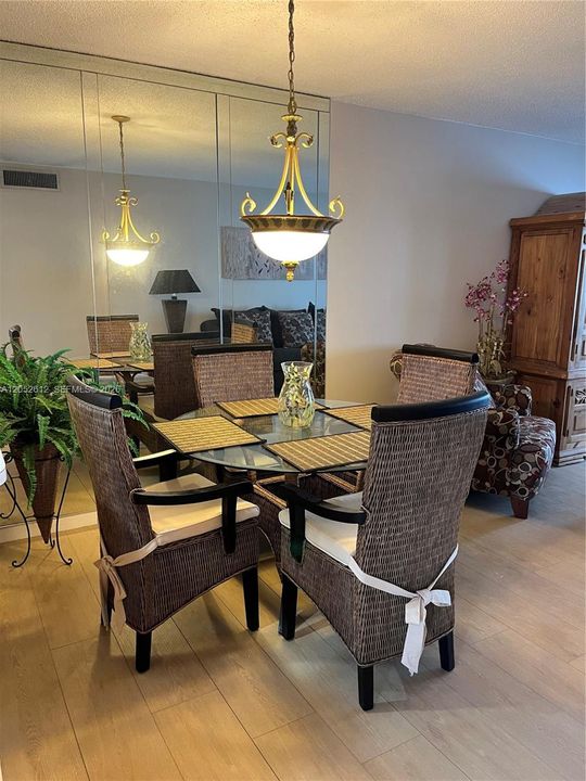 For Rent: $1,400 (1 beds, 1 baths, 640 Square Feet)