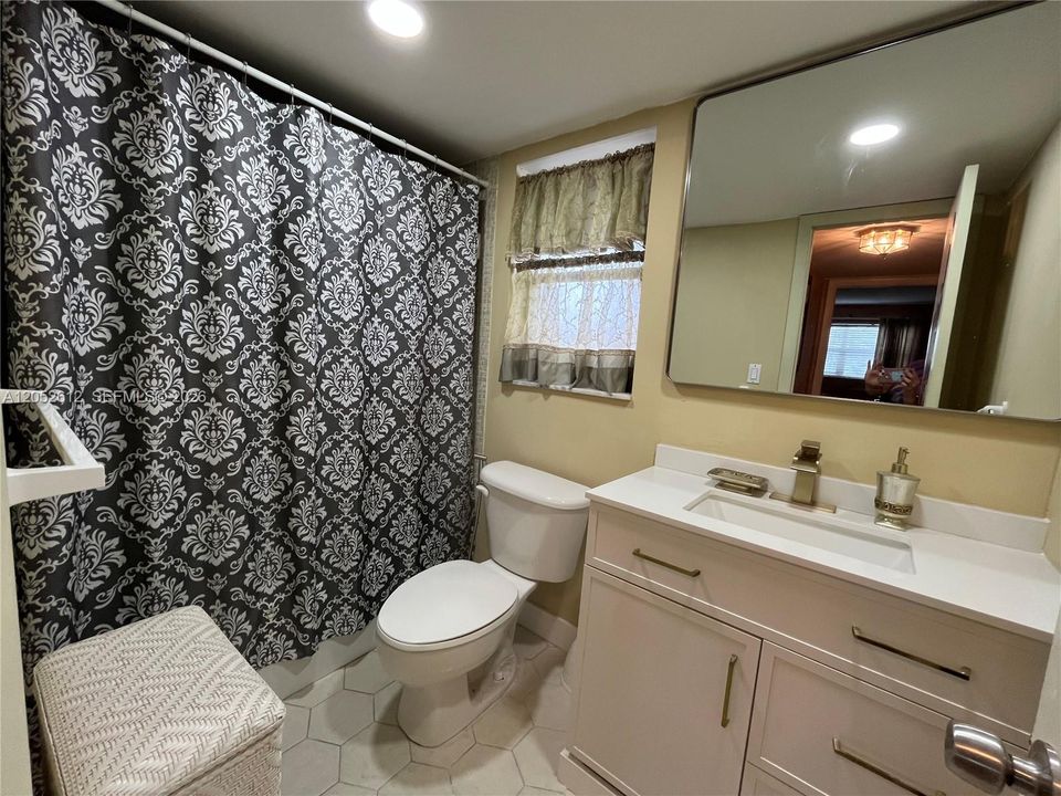 For Rent: $1,400 (1 beds, 1 baths, 640 Square Feet)