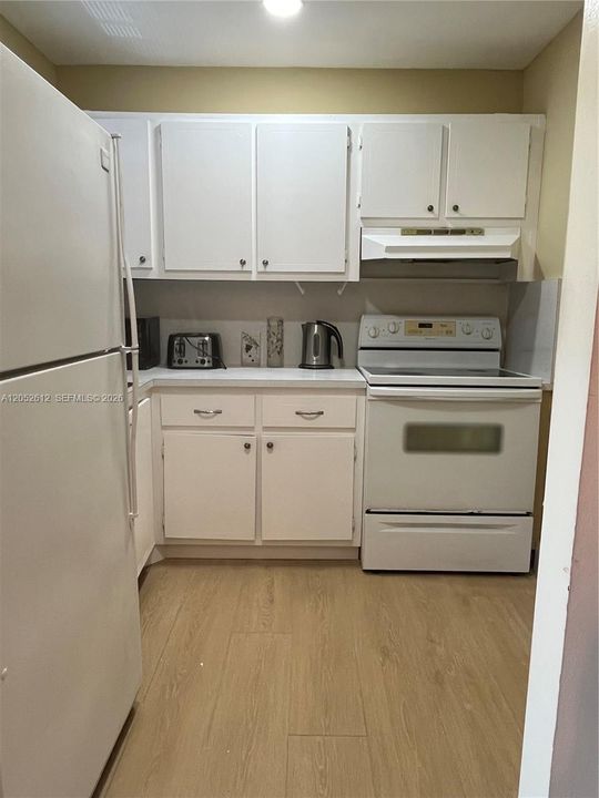 For Rent: $1,400 (1 beds, 1 baths, 640 Square Feet)