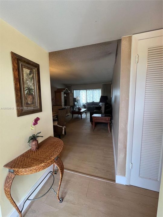For Rent: $1,400 (1 beds, 1 baths, 640 Square Feet)